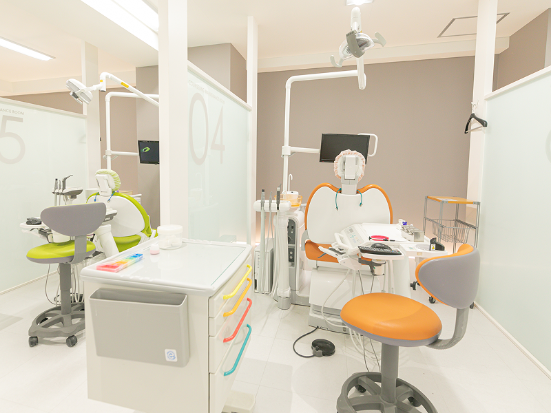 プライバシーに配慮した半個室の診療室