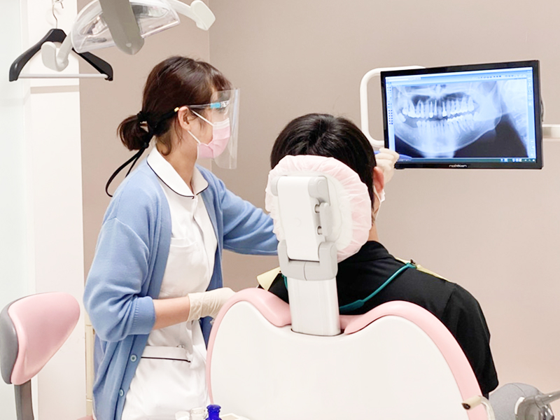 全チェアにモニター完備